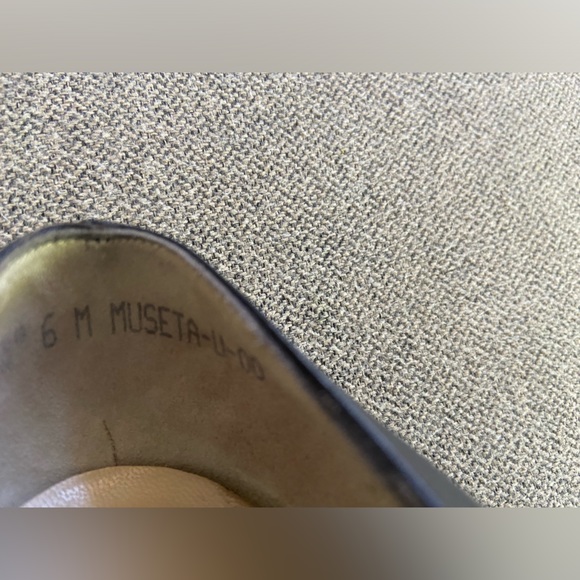 Bally Black and Gold Bow Heels Pumps - Picture 5 of 6